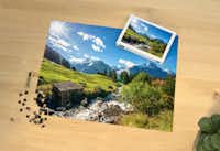 Puzzle personalizado Pixum con 2.000 piezas y la foto de un paisaje Puzzle personalizado Pixum sobre una mesa con 2.000 piezas y la foto de un paisaje